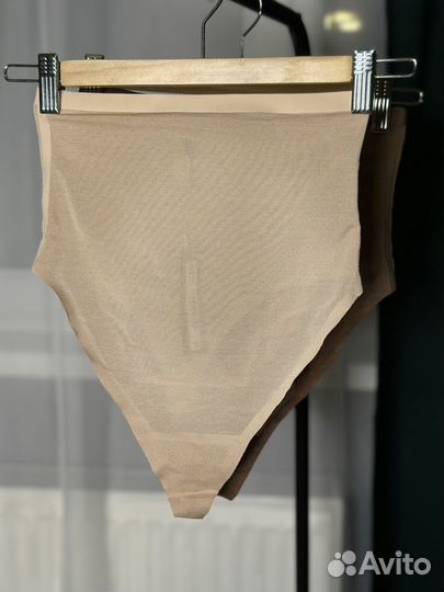 Корректирующие утягивающее трусы Skims