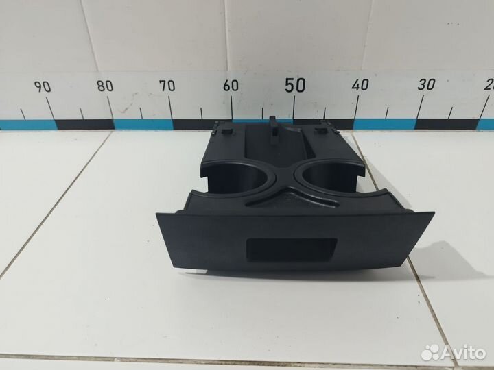 Подстаканник задний Discovery III 2004-2009