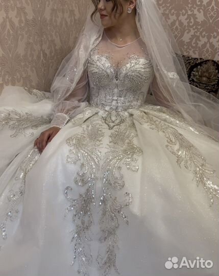 Свадебное платье