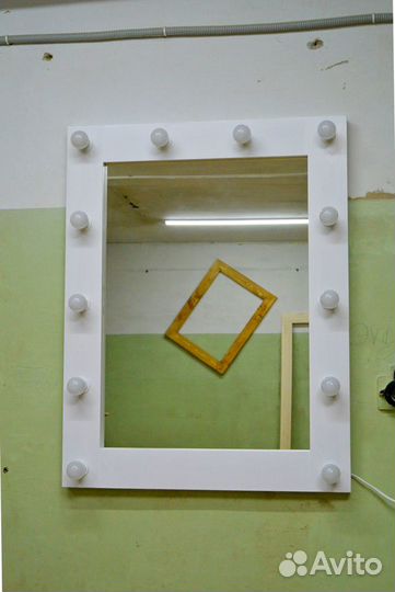 Зеркало с лампочками новое