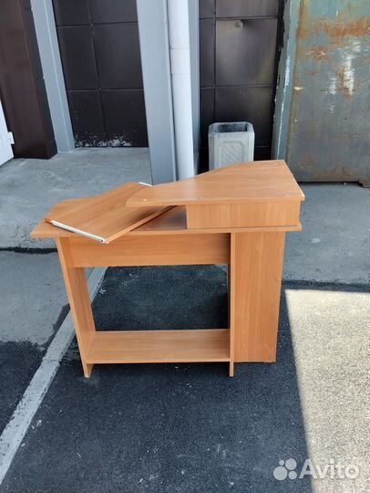 Угловой компьютерный стол как новый