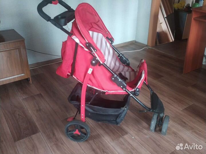 Прогулочная коляска