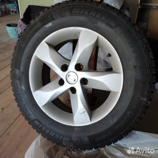 Michelin X-Ice North 4 215/65 R16 T