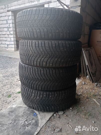 Michelin X-Ice North 3 8/45 R19