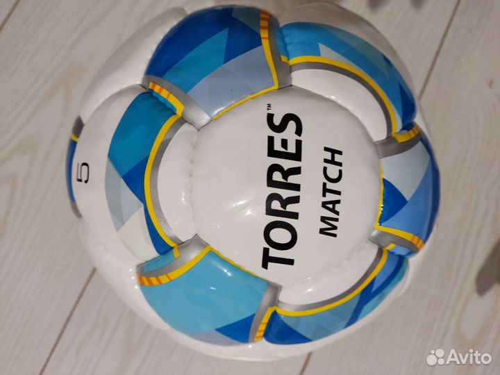 Новый футбольный мяч