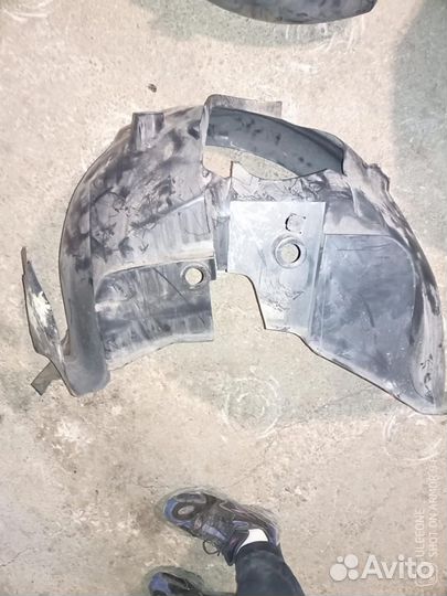 Подкрылок передний на