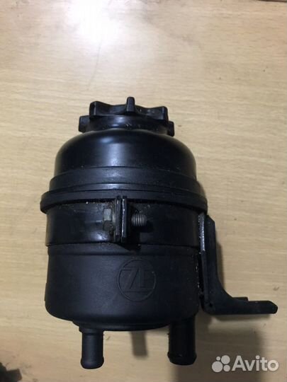 Бачок гур BMW