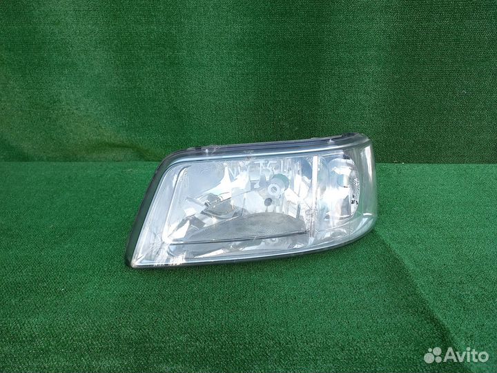 Фара левая Volkswagen Transporter T5