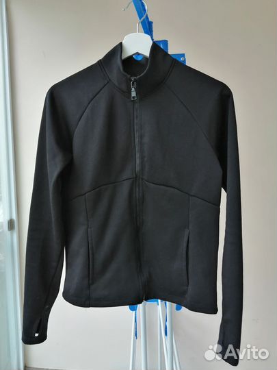 Чёрная кофта с дыркой для пальца, S