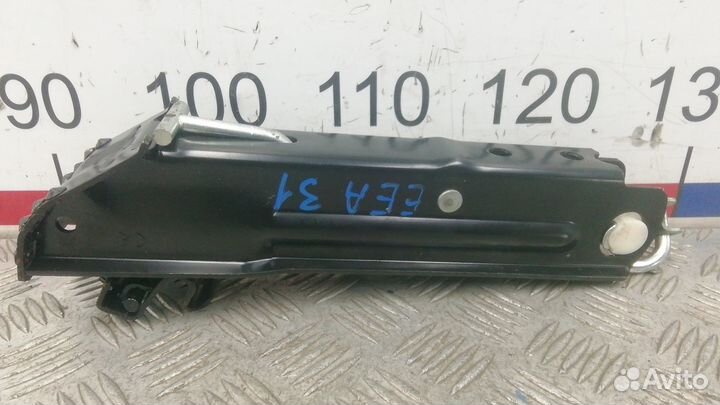 Домкрат на Volkswagen Passat Cc