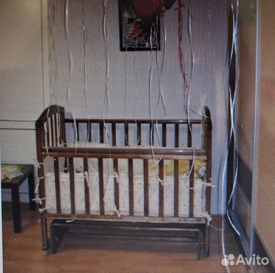 Детская кроватка с поперечным маятником