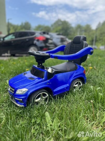 Машинка-каталка толокар Mersedes AMG