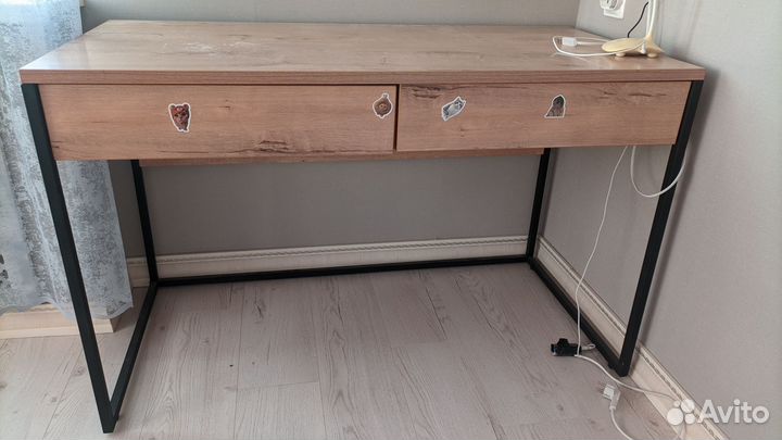 Письменный стол и стул