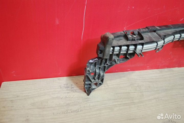 Панель передняя телевизор верх Mercedes E