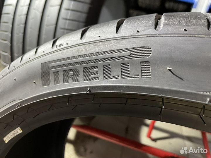 Pirelli P Zero PZ4 275/35 R22 107Y