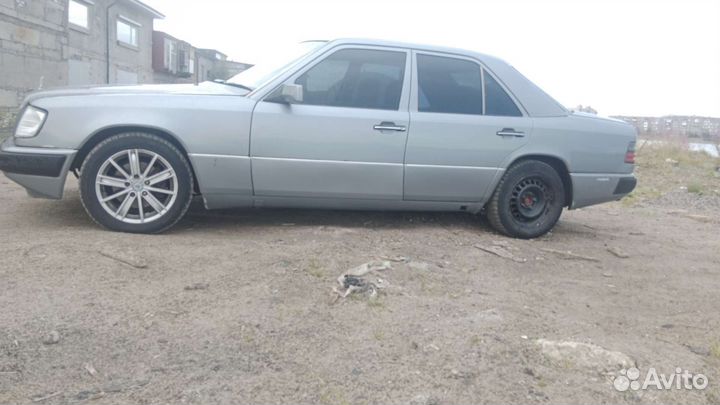 Mercedes-Benz E-класс 2.2 МТ, 1993, 395 741 км