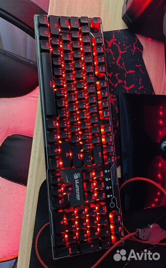 Игровая механическая клавиатура Bloody B810R