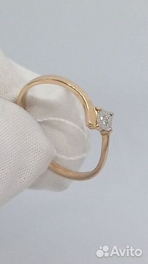 Золотое кольцо с камнем 16р