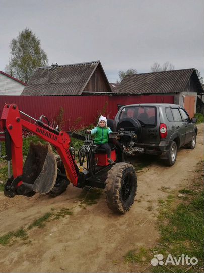 Прицепной мини экскаватор