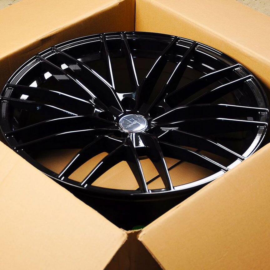 Диски на Audi Q7 KoKo Kuture YF0417 9.5x22/5x112 D66.45 ET26 Gloss Black литой