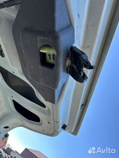 Замок багажника Nissan Almera Classic B10