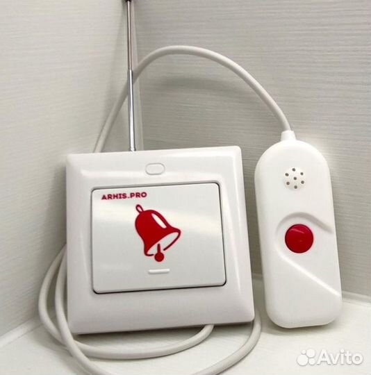 Кнопка вызова персонала с выносной кнопкой в руку