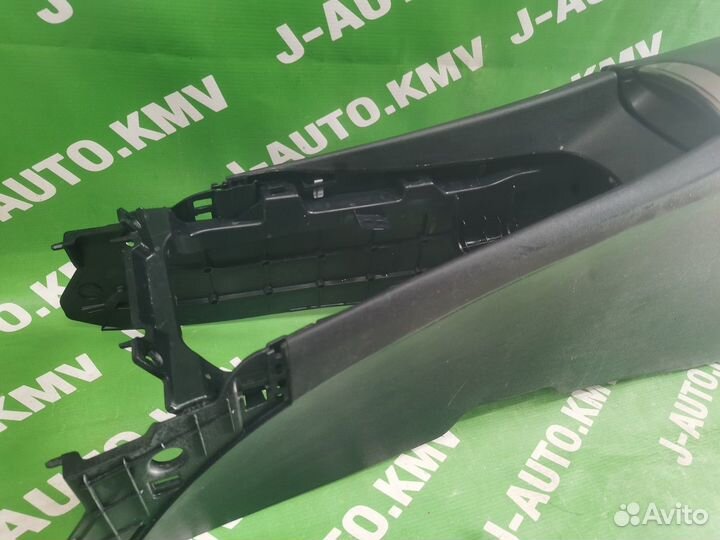Подлокотник Toyota Avensis
