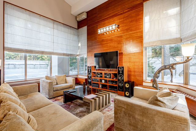 Дом 406,4 м² на участке 25 сот.