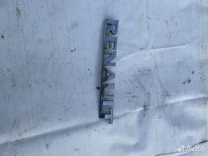 Шильдик renault logan