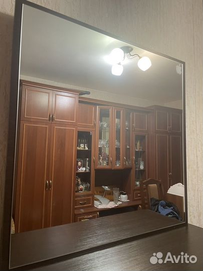 Комод с зеркалом