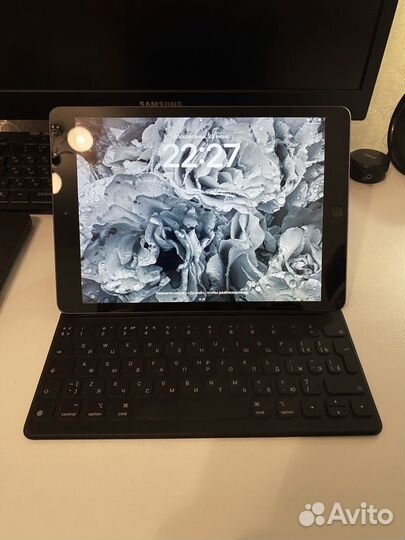 iPad 7 поколения 128гб + клавиатура