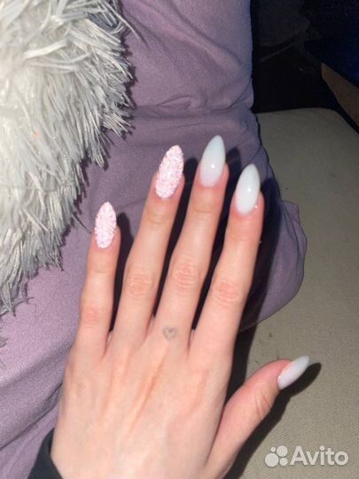 Модель на маникюр