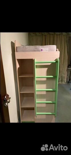 Кровать чердак со столом и шкафом