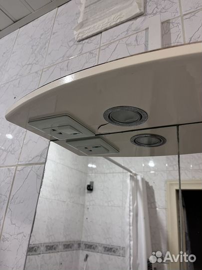 Зеркало в ванную с полочками