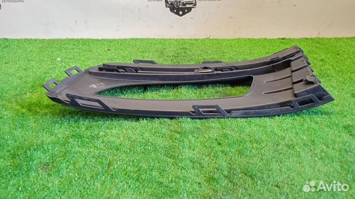 Накладка (решетка) противотуманной фары правая R