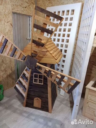 Декоративная мельница, колодец, мостик, вешалки