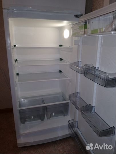 Холодильник атлант бу 1 год