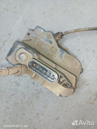 Замок двери задний левый Renault Megane K4M 2008