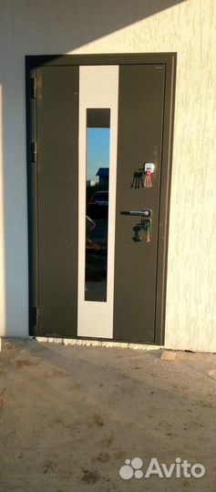 Уличная дверь в дом Новая Люмия