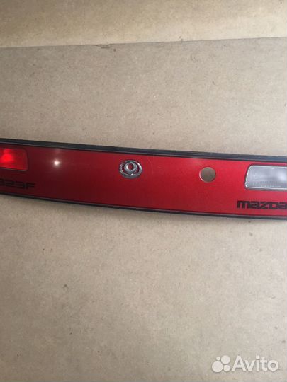Накладка двери багажника Mazda 323 BA