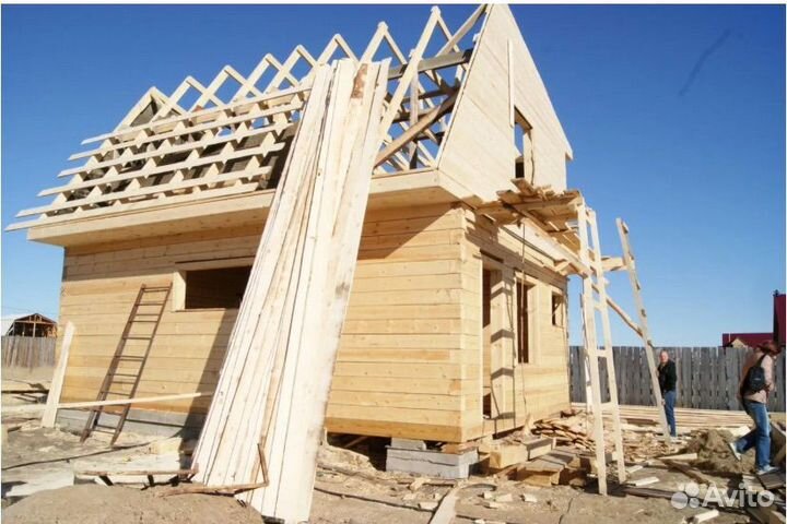 Строительная бригада и кровельной работы