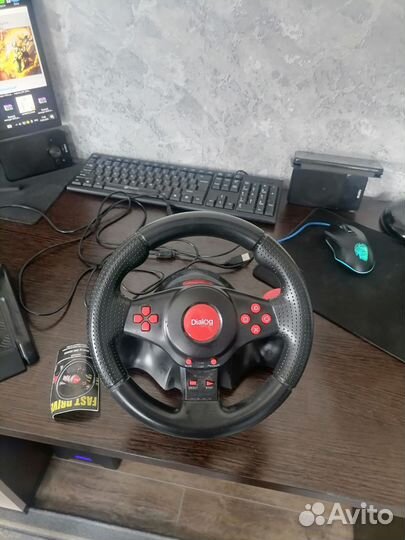 Игровой руль с педалями