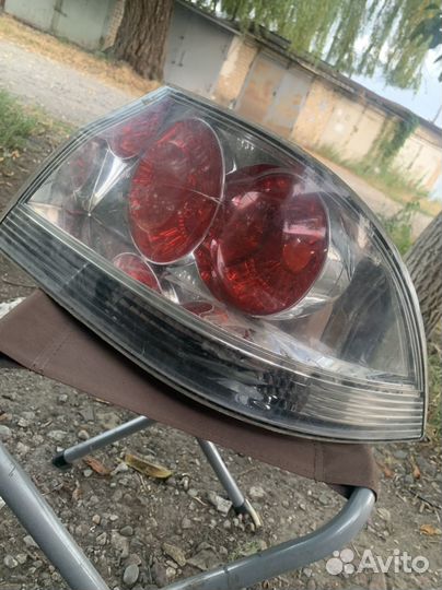 Задний фонарь лансер 9