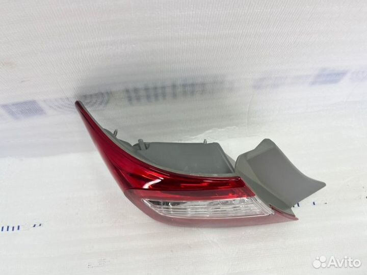 Фонарь наружный задний левый Toyota Camry V50