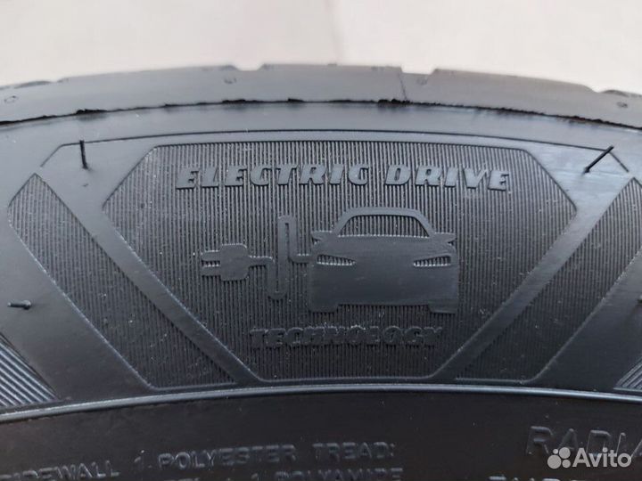 Goodyear UltraGrip Performance+ 255/45 R21 109H