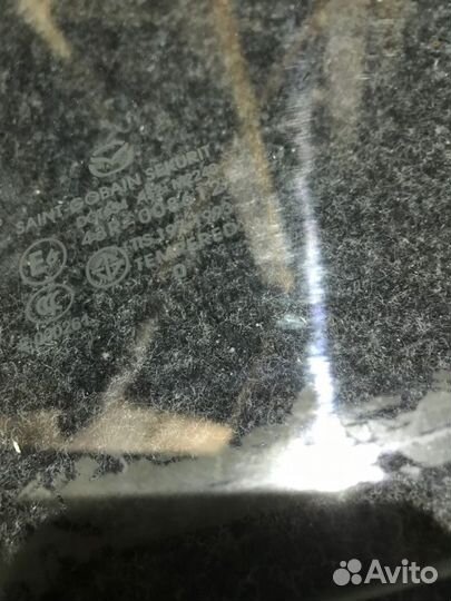 Стекло двери переднее правое Mazda 3 BL 1.6