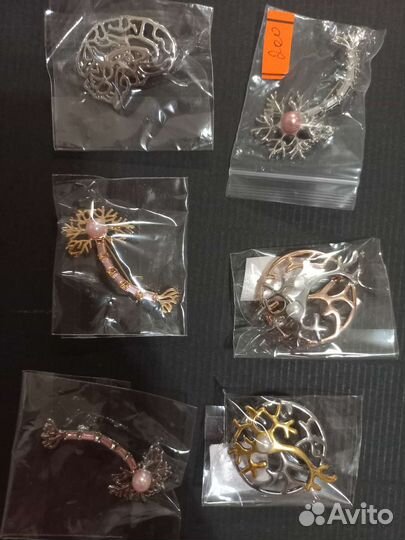 Значки и броши медикам