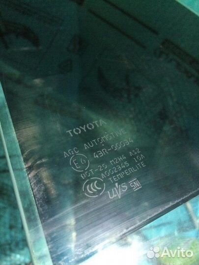 Стекло двери задней правой (форточка) Toyota Land