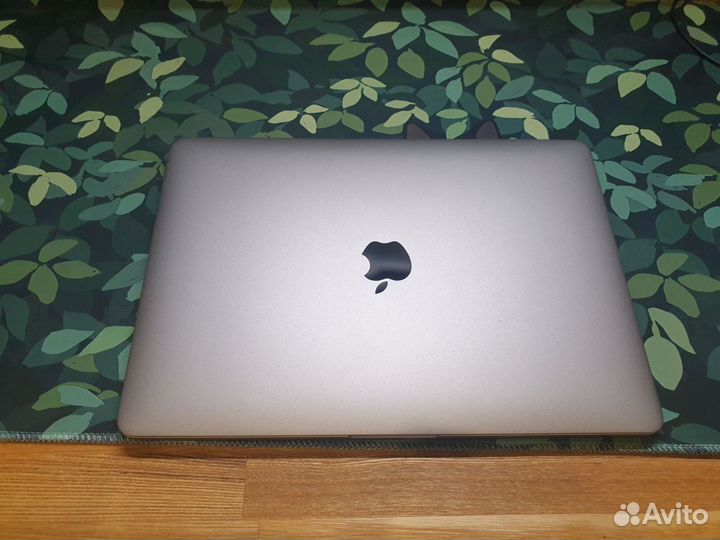 Apple MacBook pro 13 2016 i5 256 gb 8gb ram