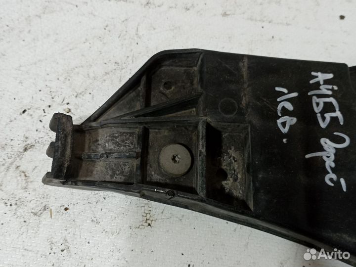 Кронштейн (крепление) бампера левый Audi A4 B5
